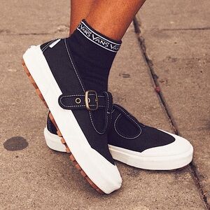 NWOT Vans Women’s Retired 93 Mary Jane’s in Black Size 7.5US